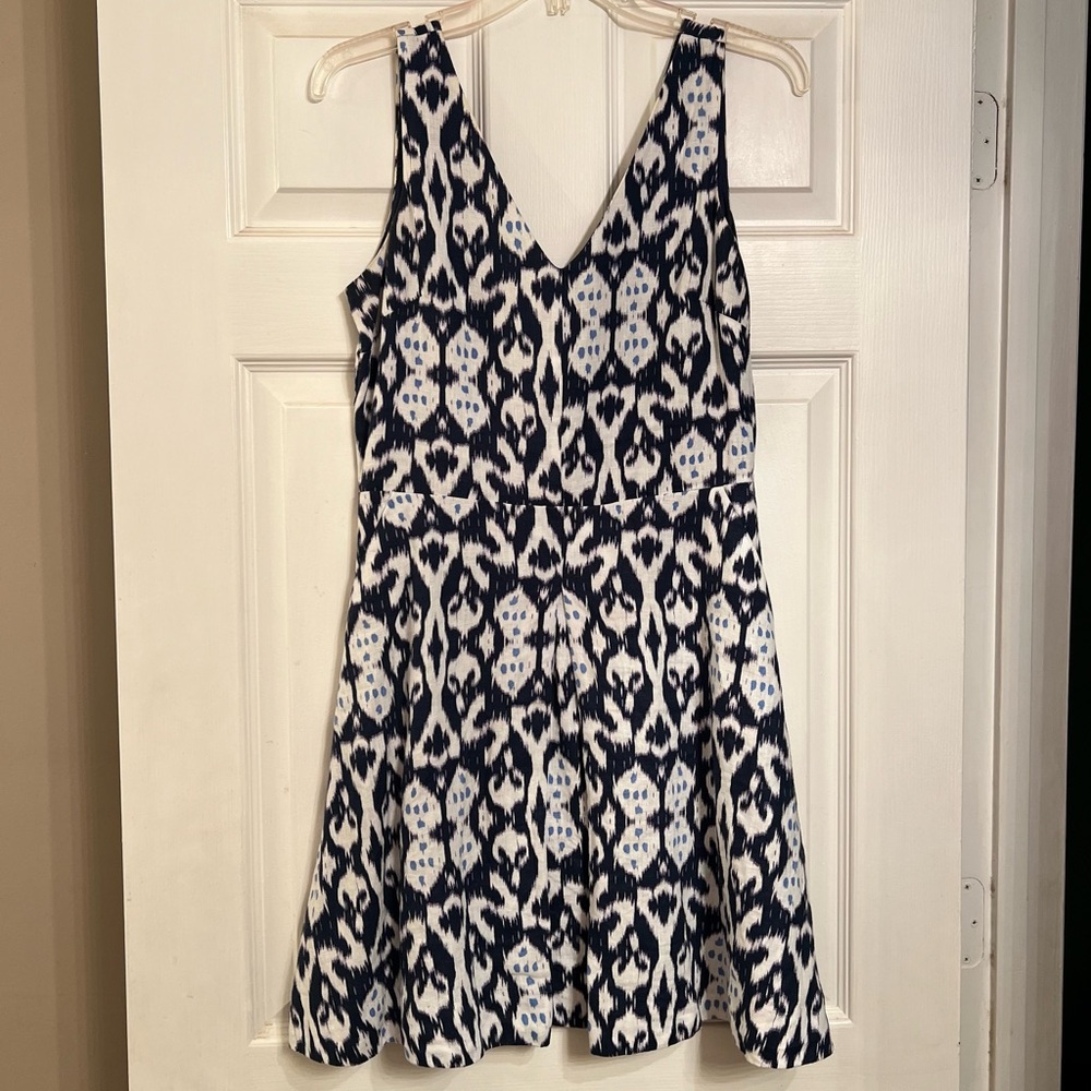 Super cute dress with pockets!